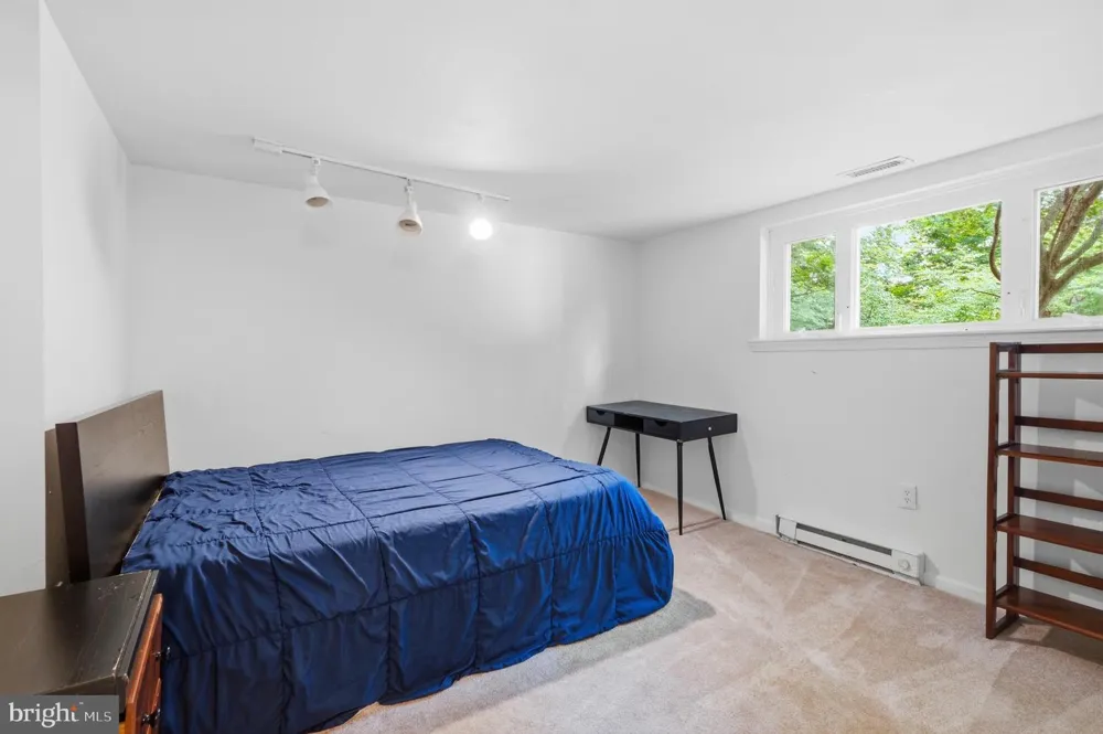 1132 LINDSAY LANE Rydal, PA 19046