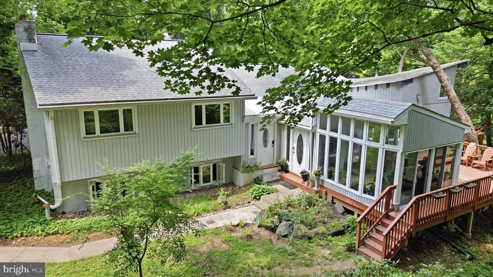 1132 LINDSAY LANE Rydal, PA 19046