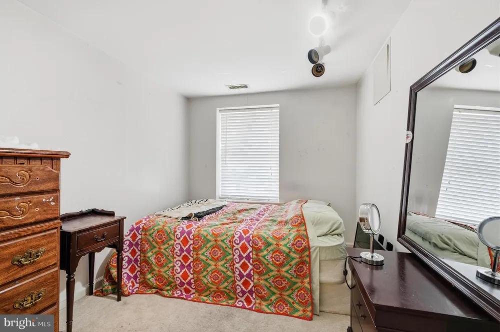 1132 LINDSAY LANE Rydal, PA 19046
