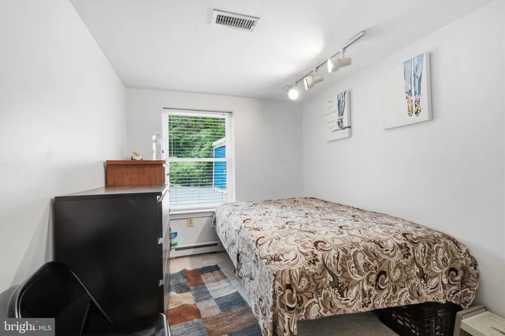 1132 LINDSAY LANE Rydal, PA 19046