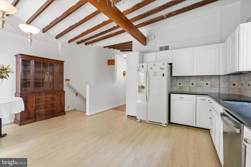 1132 LINDSAY LANE Rydal, PA 19046