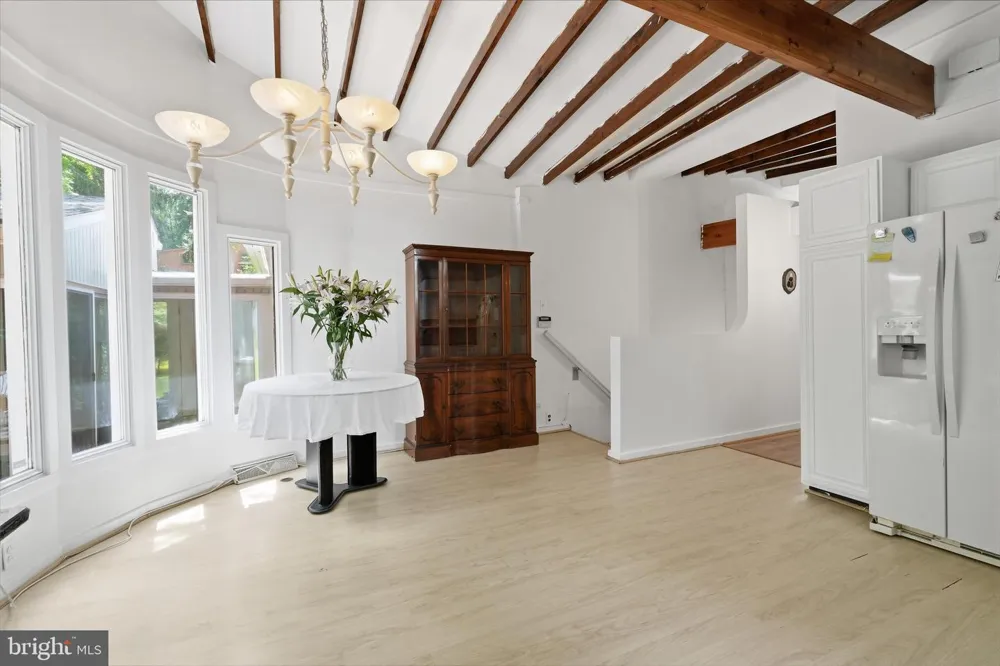 1132 LINDSAY LANE Rydal, PA 19046