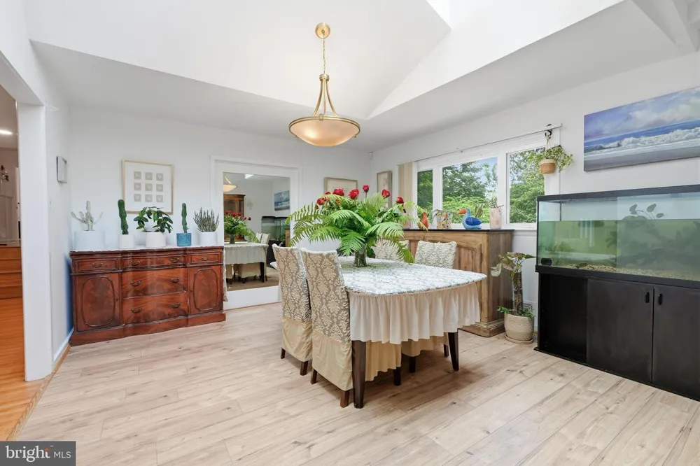 1132 LINDSAY LANE Rydal, PA 19046