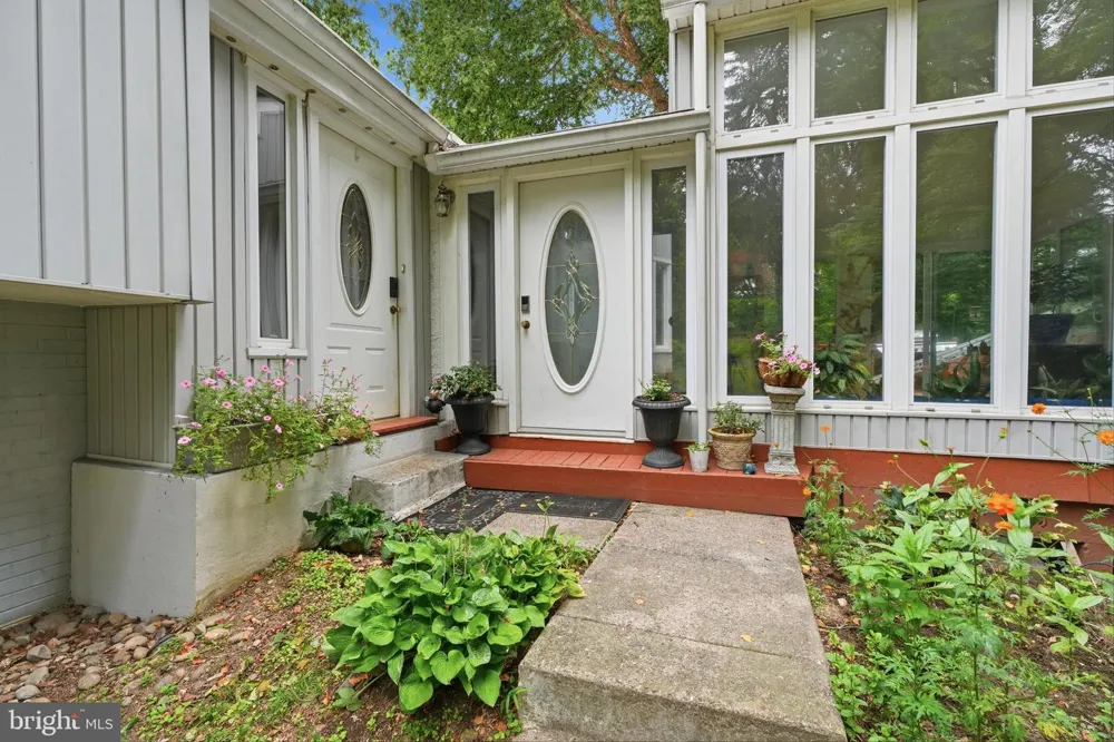 1132 LINDSAY LANE Rydal, PA 19046