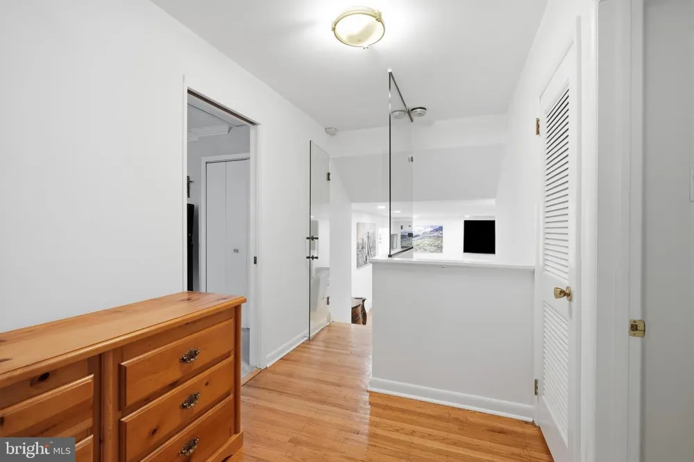 1132 LINDSAY LANE Rydal, PA 19046