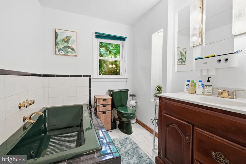1132 LINDSAY LANE Rydal, PA 19046