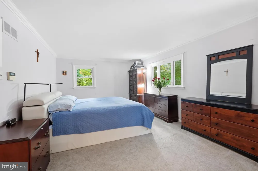 1132 LINDSAY LANE Rydal, PA 19046
