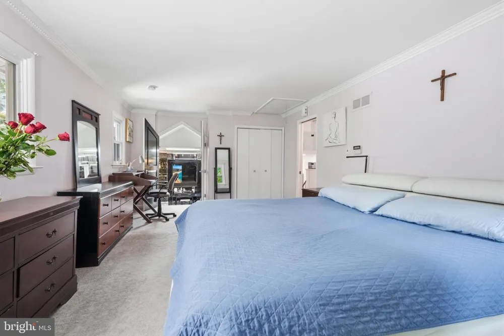 1132 LINDSAY LANE Rydal, PA 19046