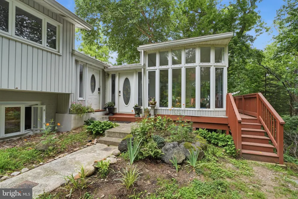 1132 LINDSAY LANE Rydal, PA 19046