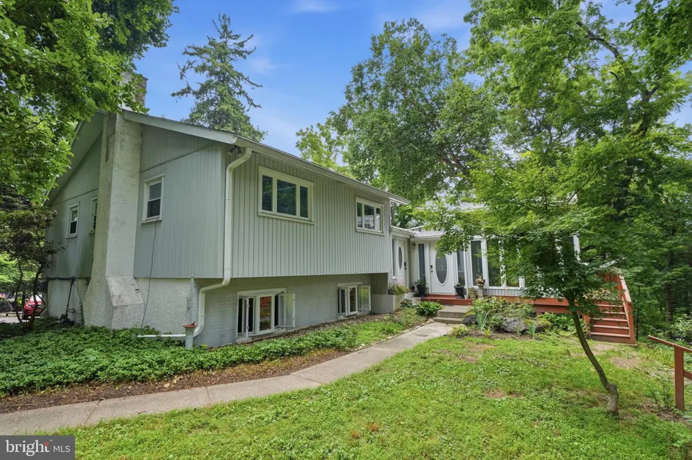 1132 LINDSAY LANE Rydal, PA 19046