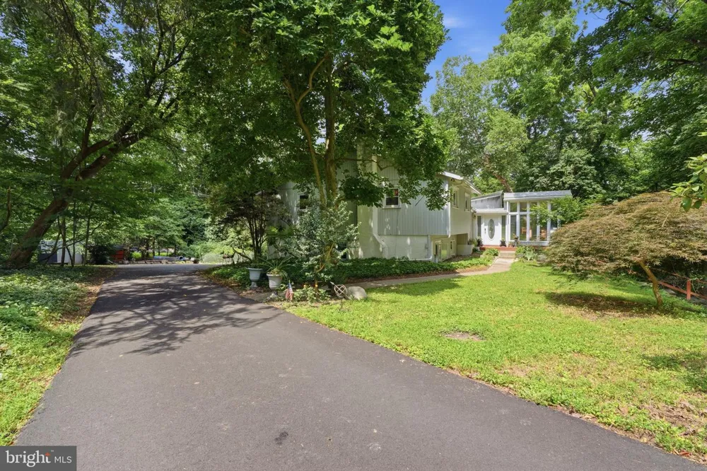 1132 LINDSAY LANE Rydal, PA 19046