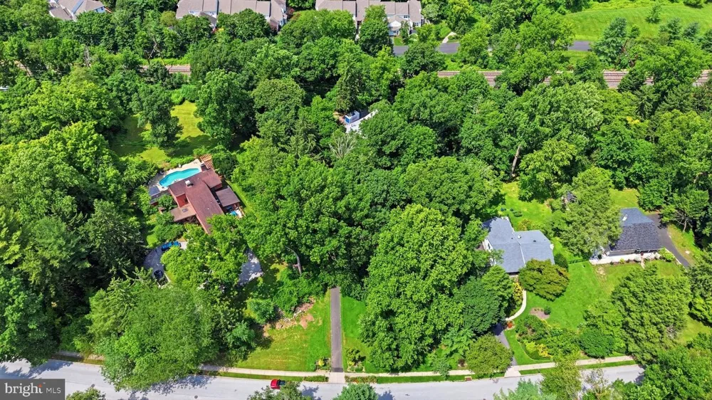 1132 LINDSAY LANE Rydal, PA 19046