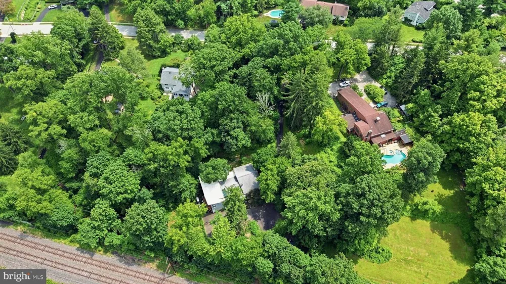 1132 LINDSAY LANE Rydal, PA 19046