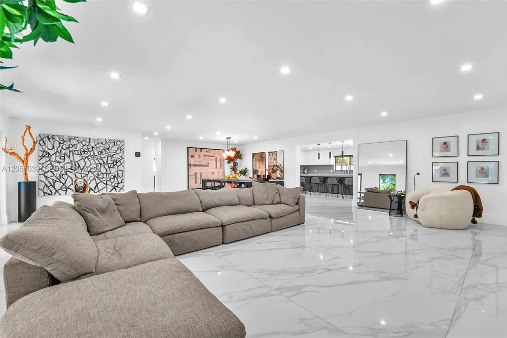 8820 SW 182nd Ter Palmetto Bay, FL 33157