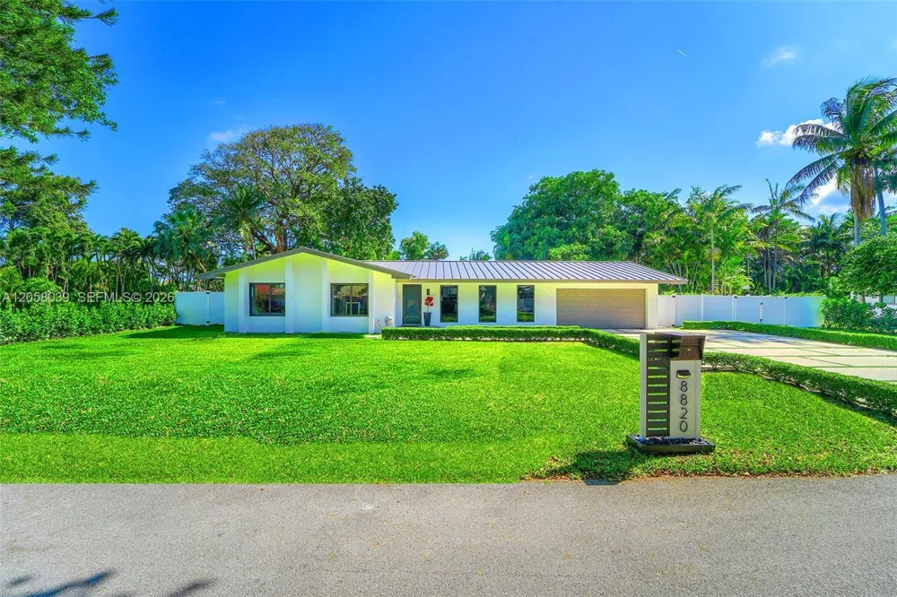 8820 SW 182nd Ter Palmetto Bay, FL 33157