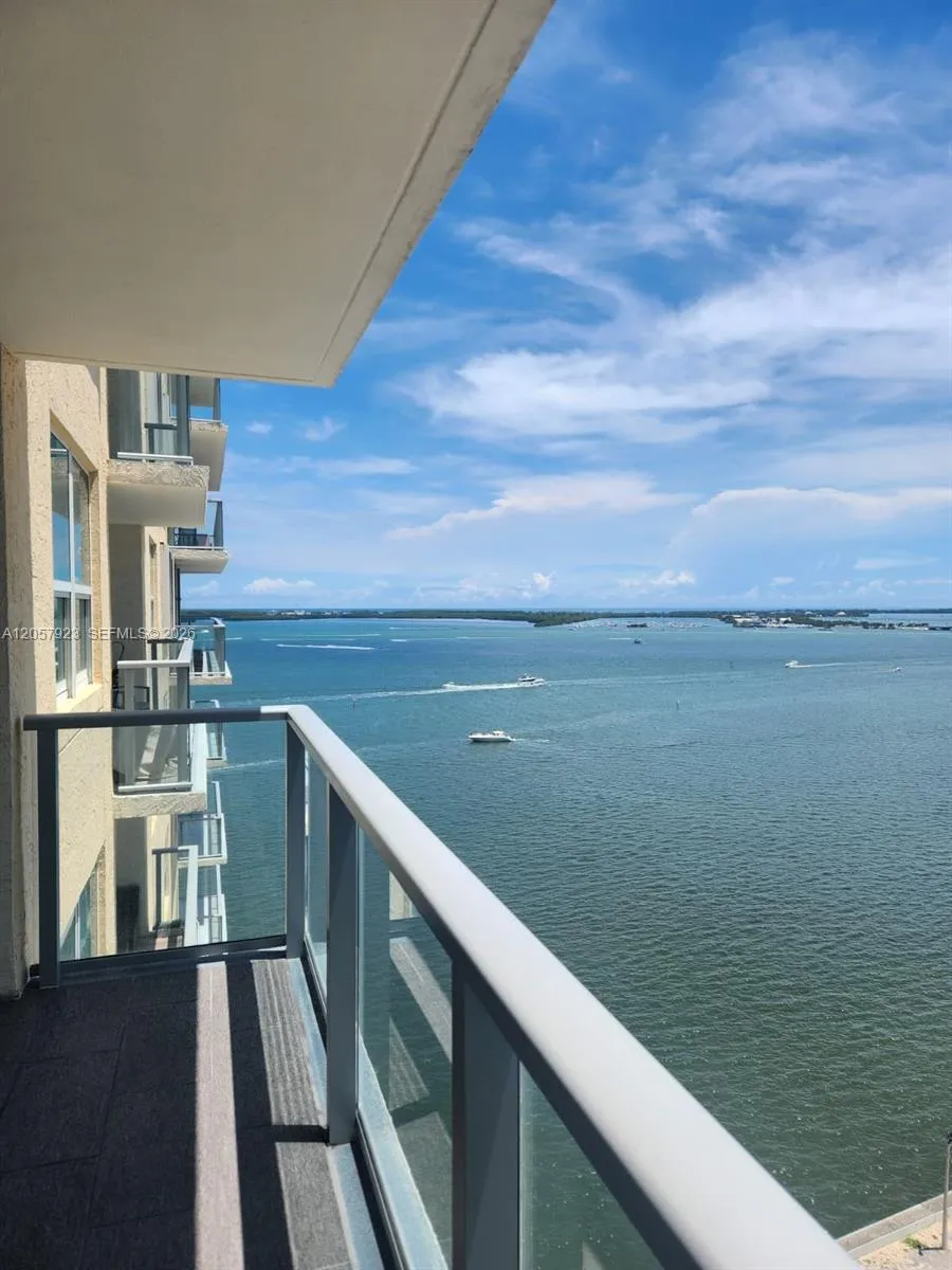 1155 Brickell Bay Dr #1807 Miami, FL 33131