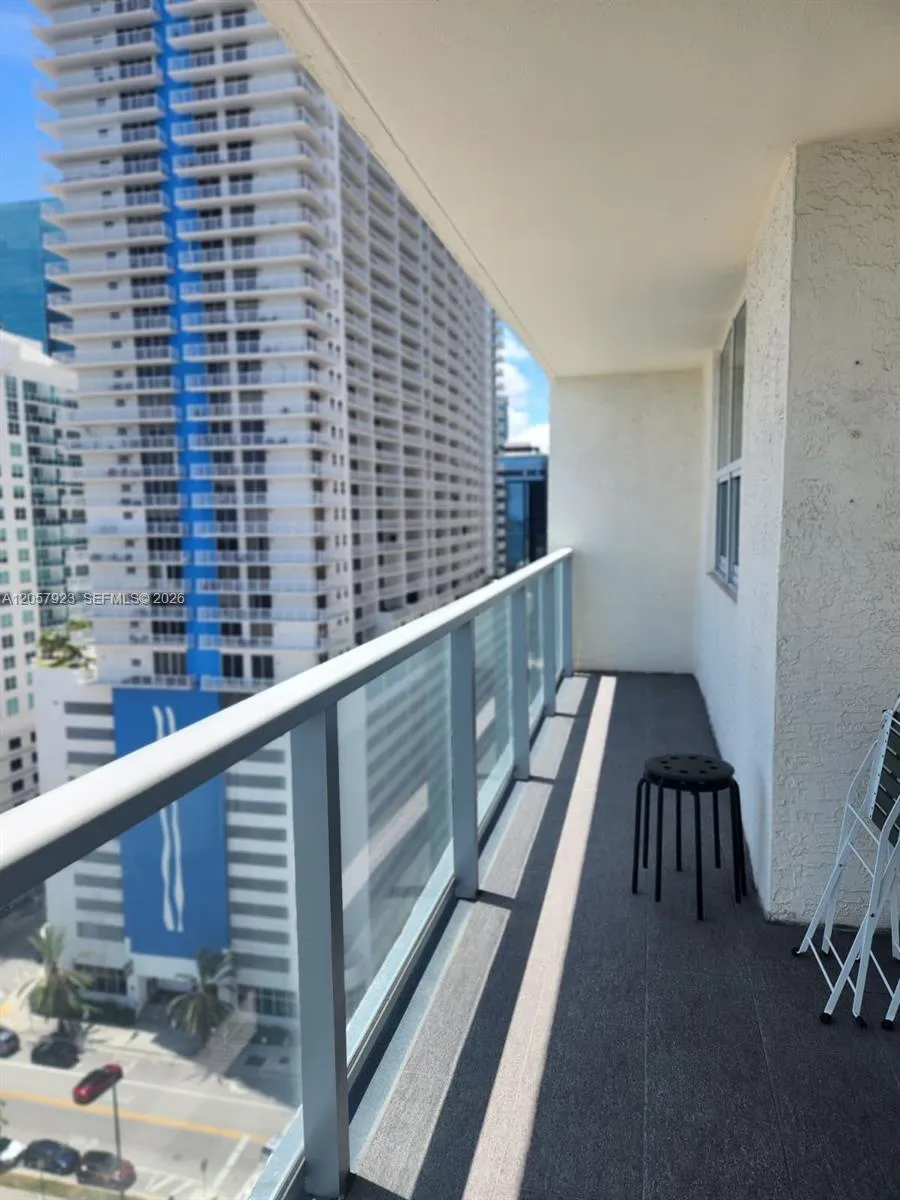 1155 Brickell Bay Dr #1807 Miami, FL 33131
