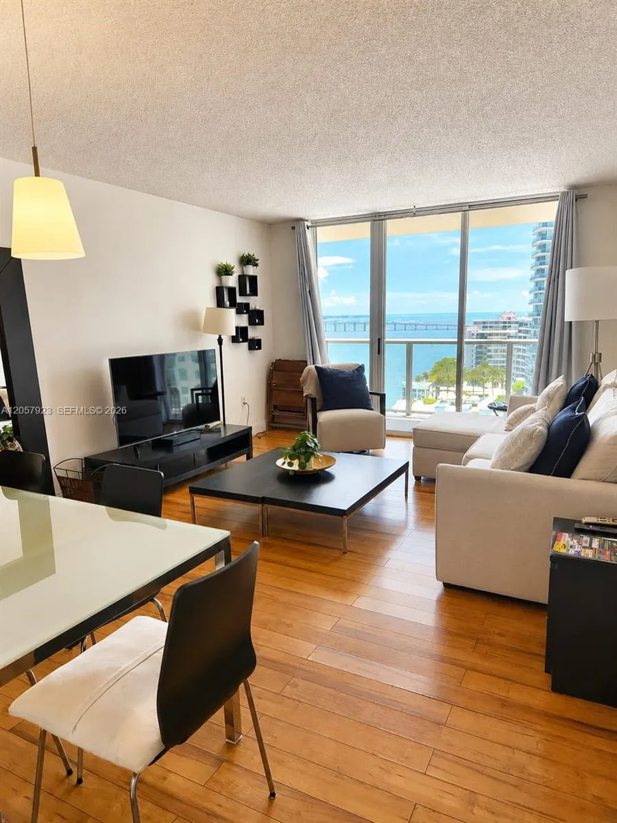 1155 Brickell Bay Dr #1807 Miami, FL 33131