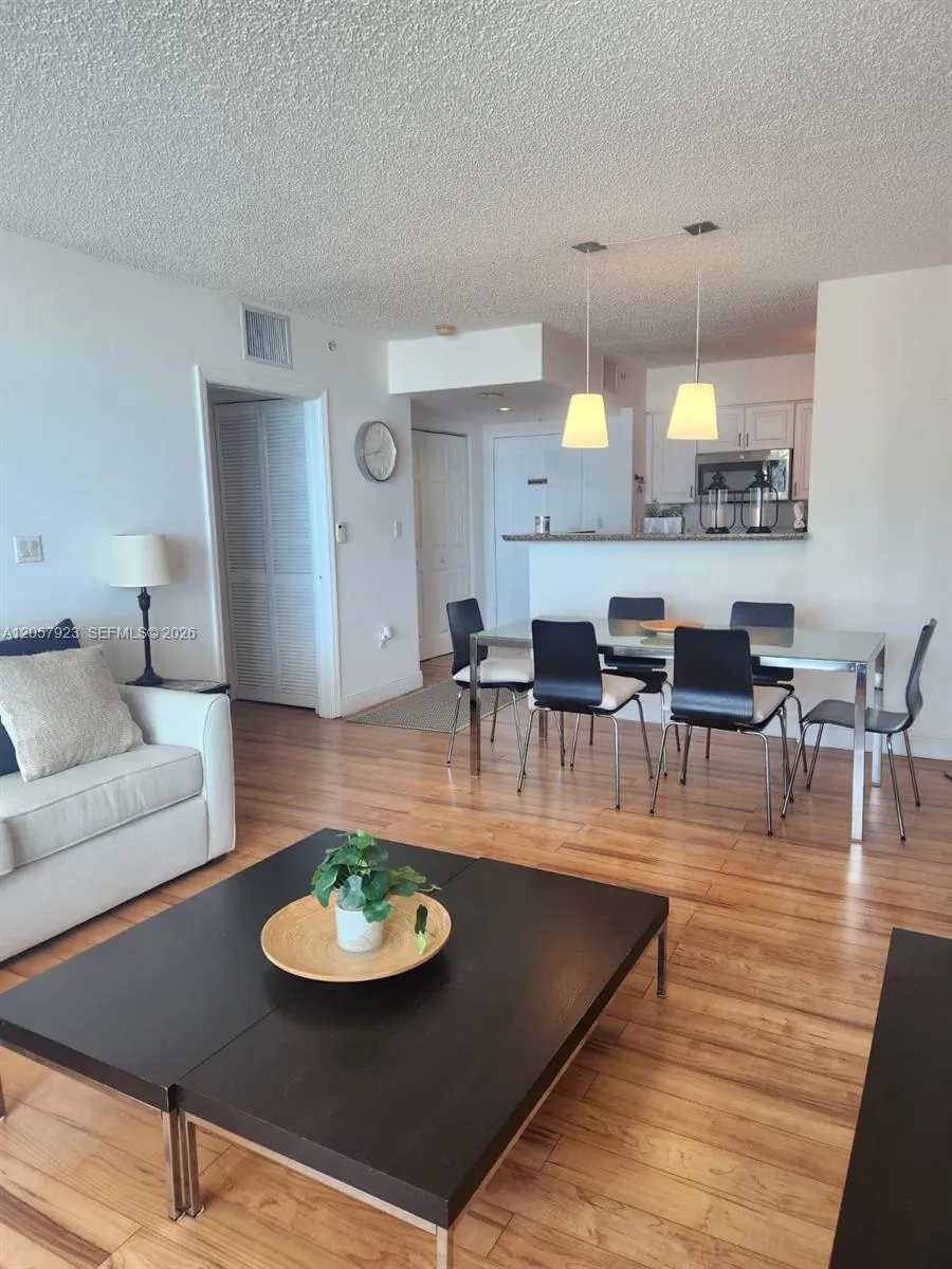 1155 Brickell Bay Dr #1807 Miami, FL 33131
