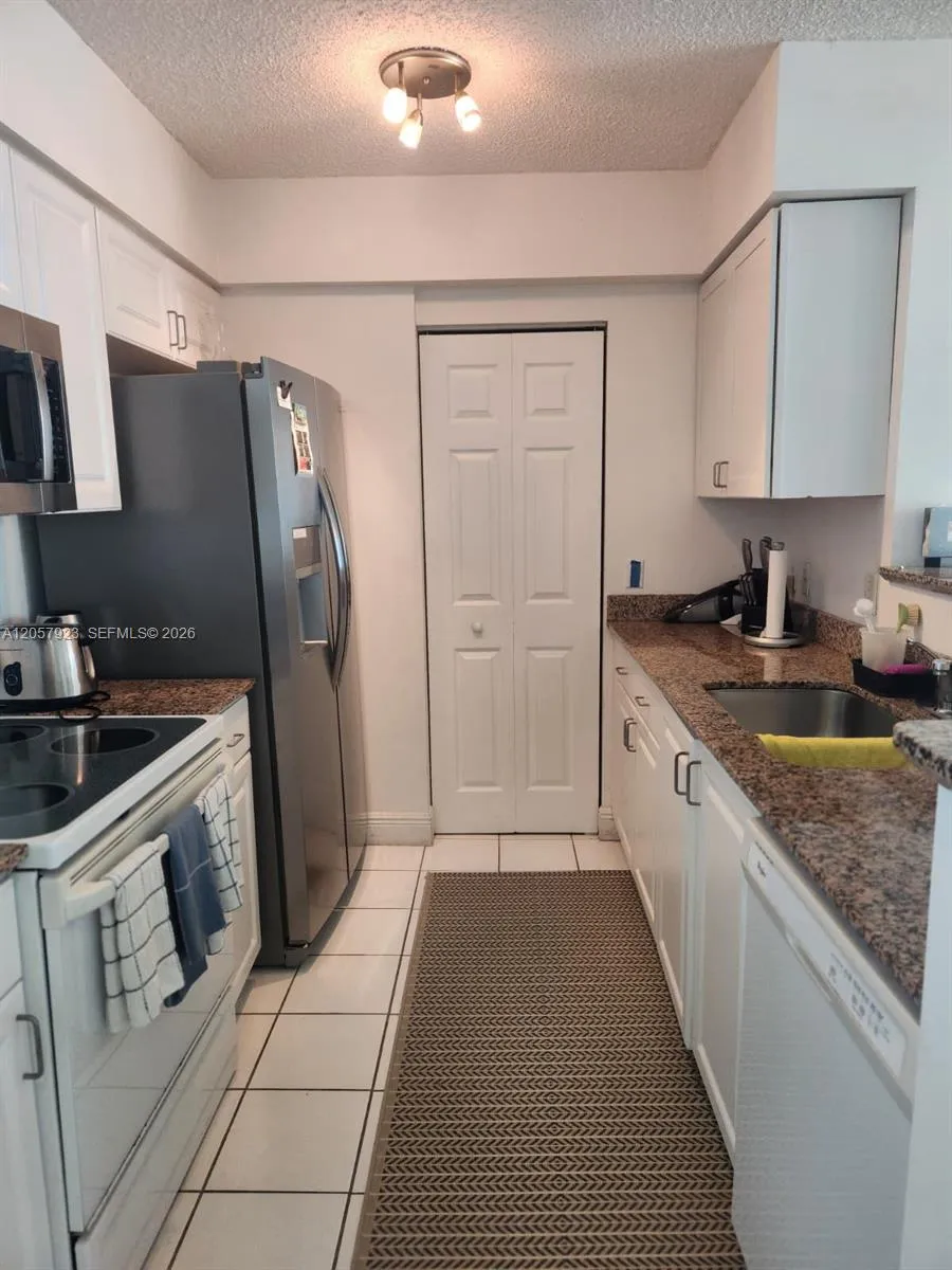 1155 Brickell Bay Dr #1807 Miami, FL 33131