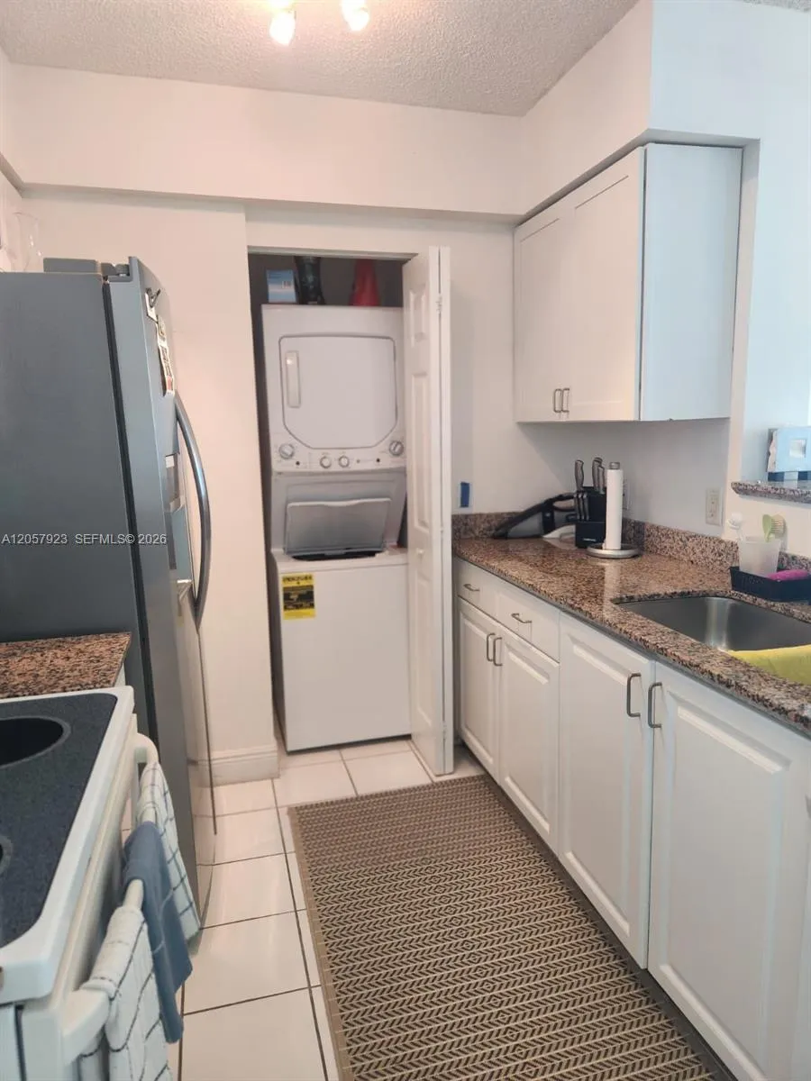 1155 Brickell Bay Dr #1807 Miami, FL 33131