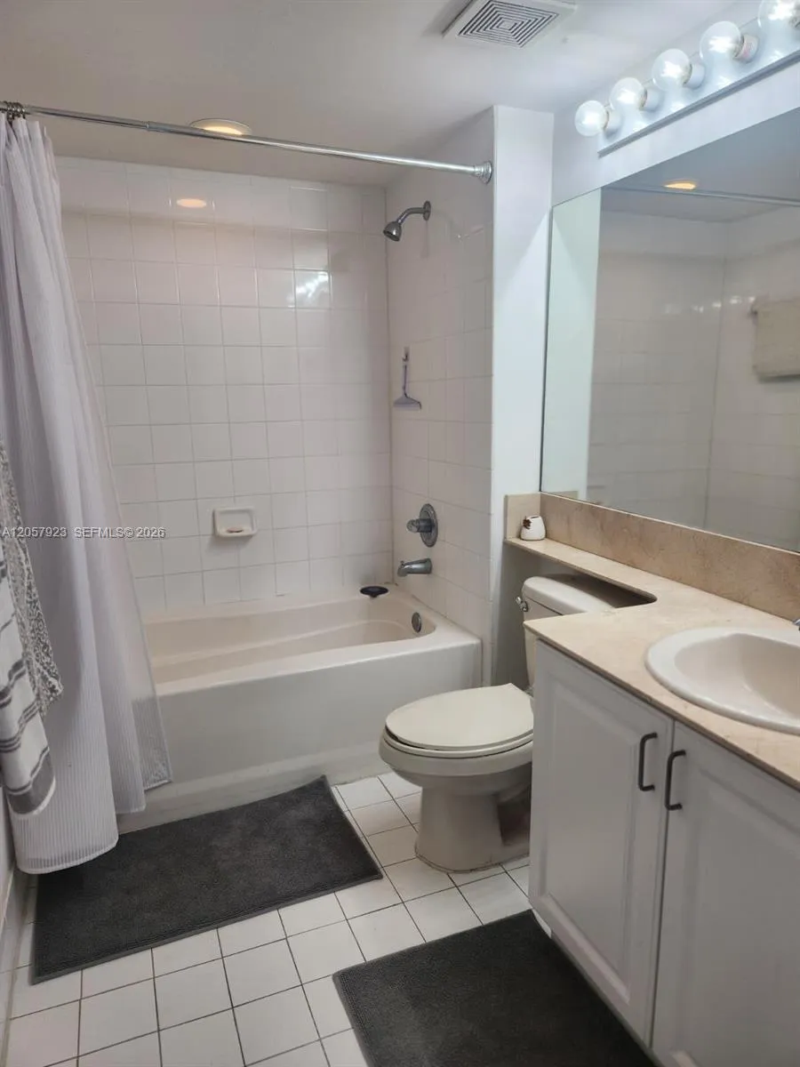 1155 Brickell Bay Dr #1807 Miami, FL 33131