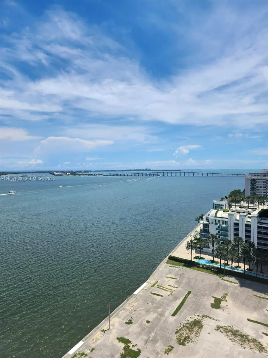 1155 Brickell Bay Dr #1807 Miami, FL 33131