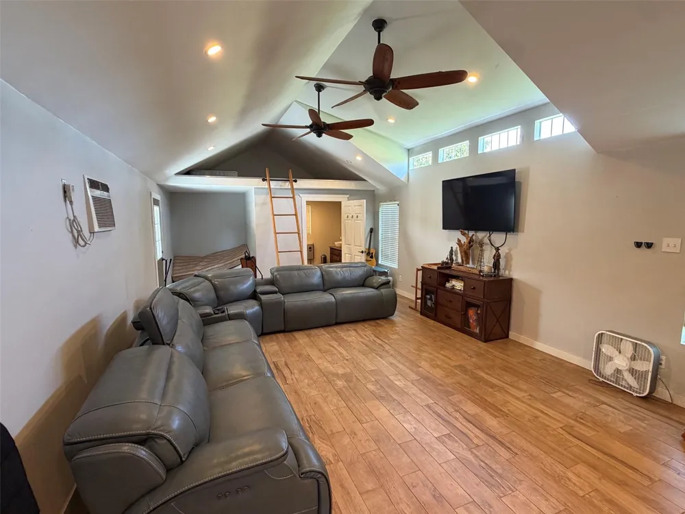 209 Fcr 261 Oakwood, TX 75855