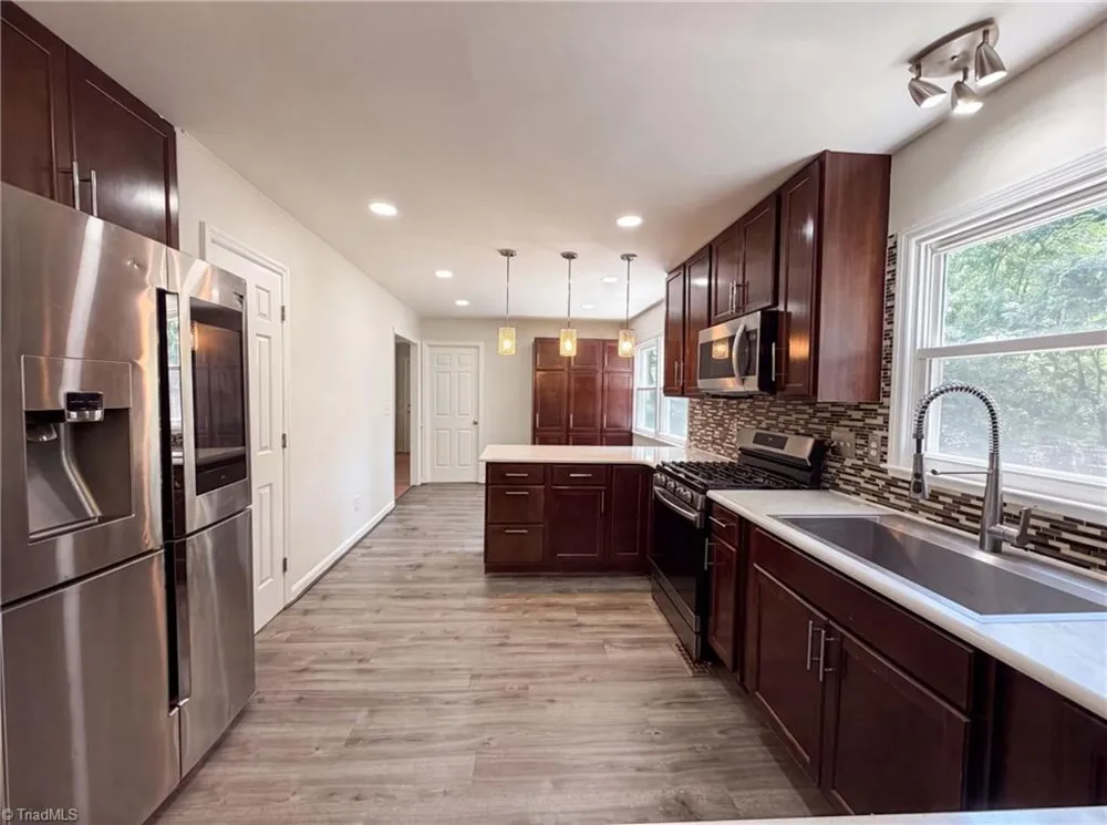 800 Edinburgh Drive Jamestown, NC 27282