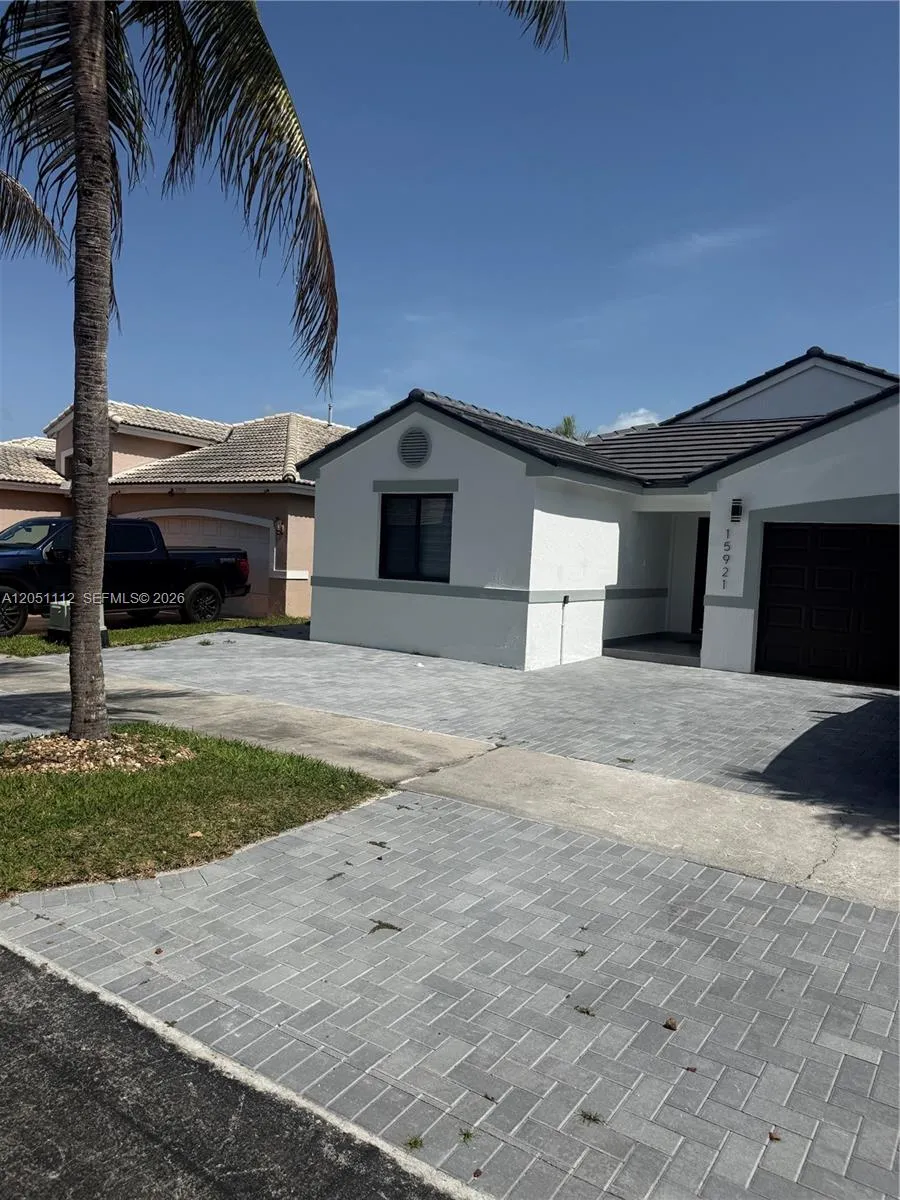 15921 SW 82 ST Miami, FL 33193