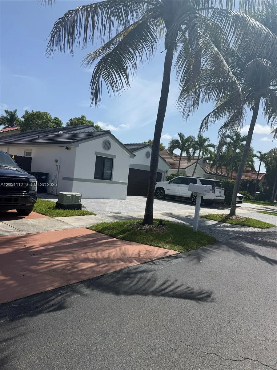 15921 SW 82 ST Miami, FL 33193