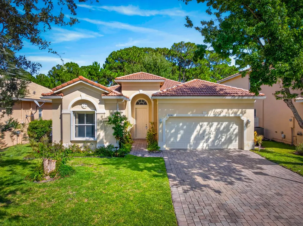 5743 Sunberry Circle Fort Pierce, FL 34951