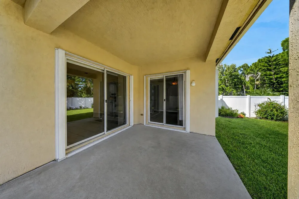 5743 Sunberry Circle Fort Pierce, FL 34951