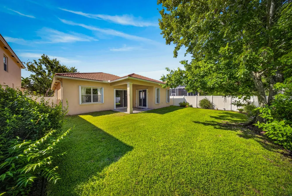 5743 Sunberry Circle Fort Pierce, FL 34951