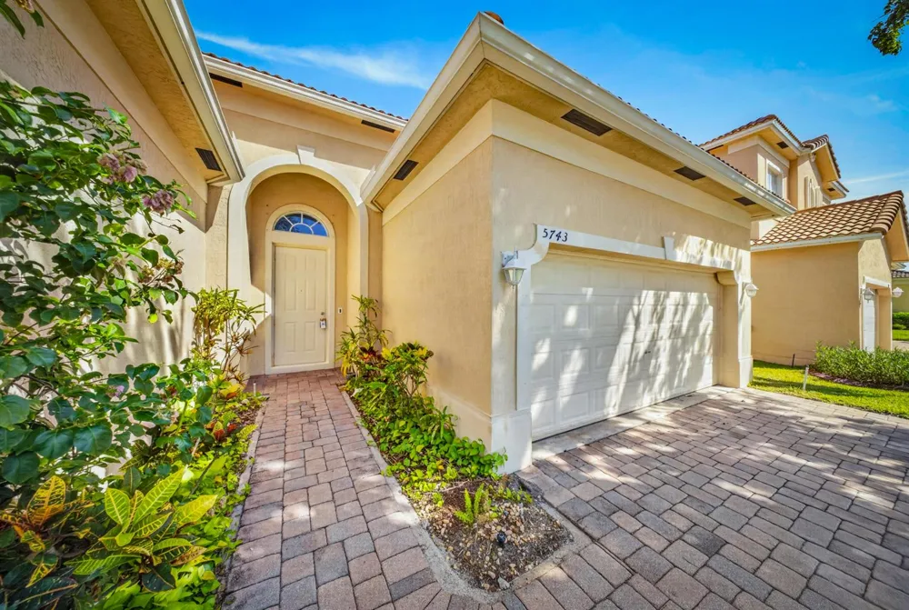 5743 Sunberry Circle Fort Pierce, FL 34951
