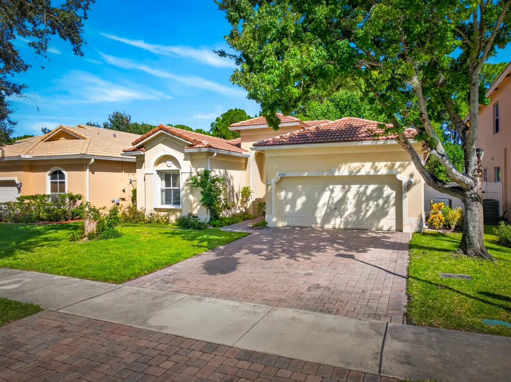 5743 Sunberry Circle Fort Pierce, FL 34951