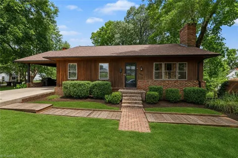 1211 E Willowbrook Drive