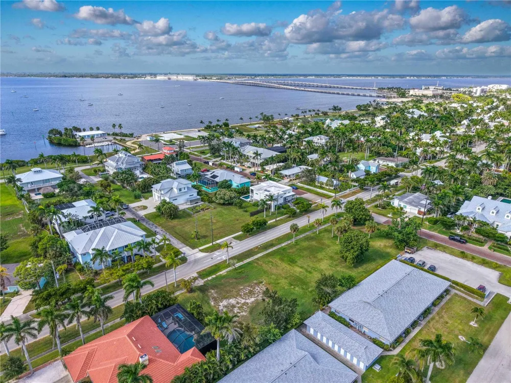 817 W MARION AVENUE Punta Gorda, FL 33950