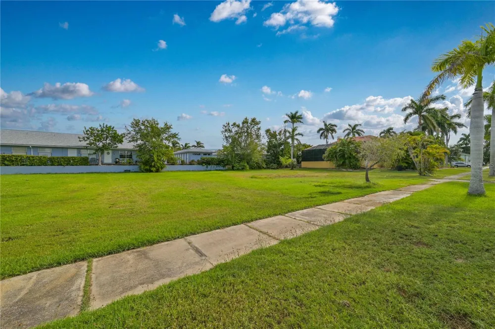 817 W MARION AVENUE Punta Gorda, FL 33950