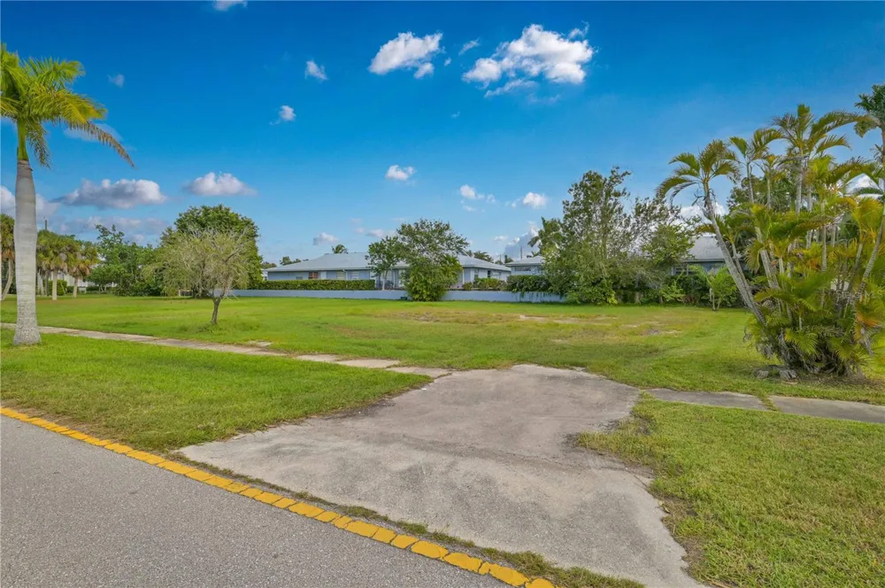 821 W MARION AVENUE Punta Gorda, FL 33950