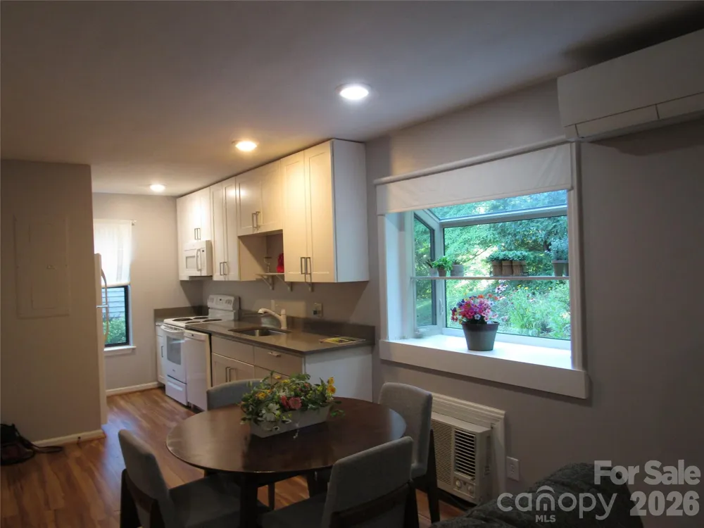 6 Woodlands Drive Black Mountain, NC 28711
