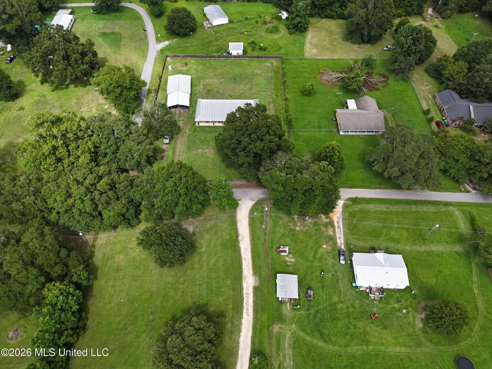 3506 Jerry Davis Road Moss Point, MS 39562