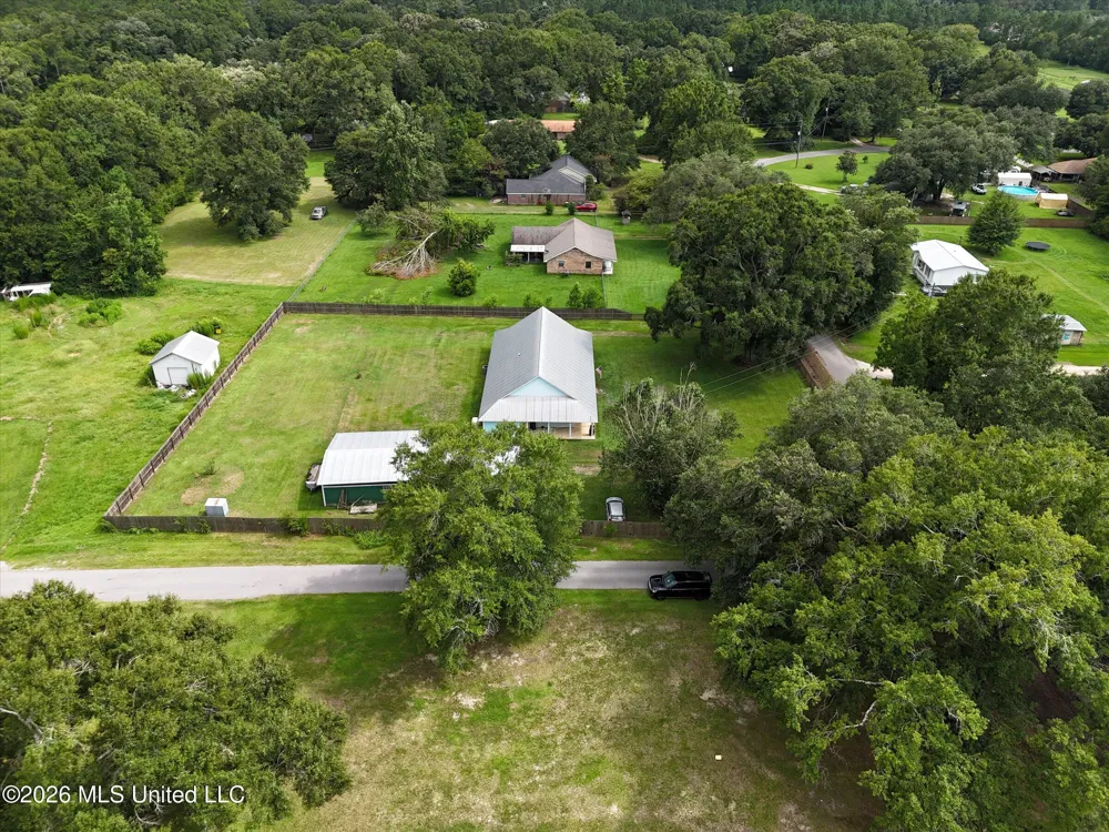 3506 Jerry Davis Road Moss Point, MS 39562
