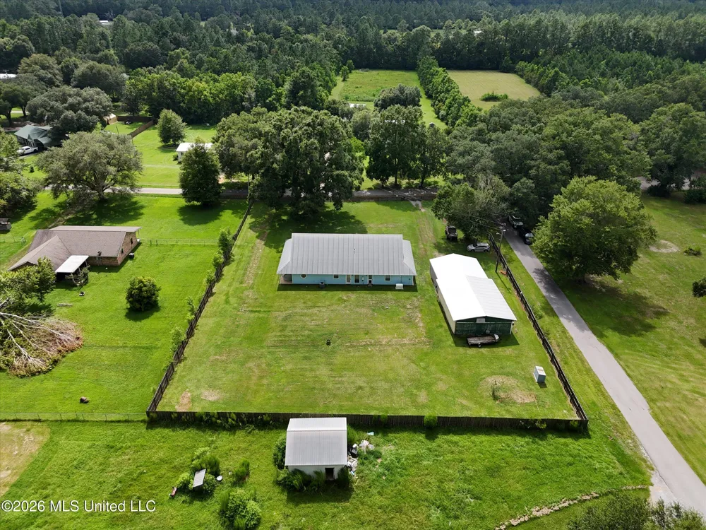 3506 Jerry Davis Road Moss Point, MS 39562