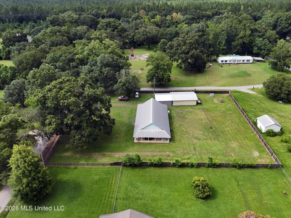 3506 Jerry Davis Road Moss Point, MS 39562