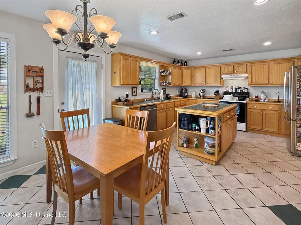3506 Jerry Davis Road Moss Point, MS 39562