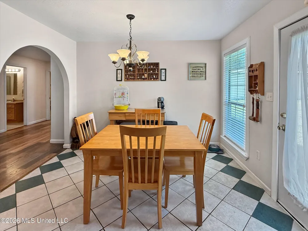 3506 Jerry Davis Road Moss Point, MS 39562
