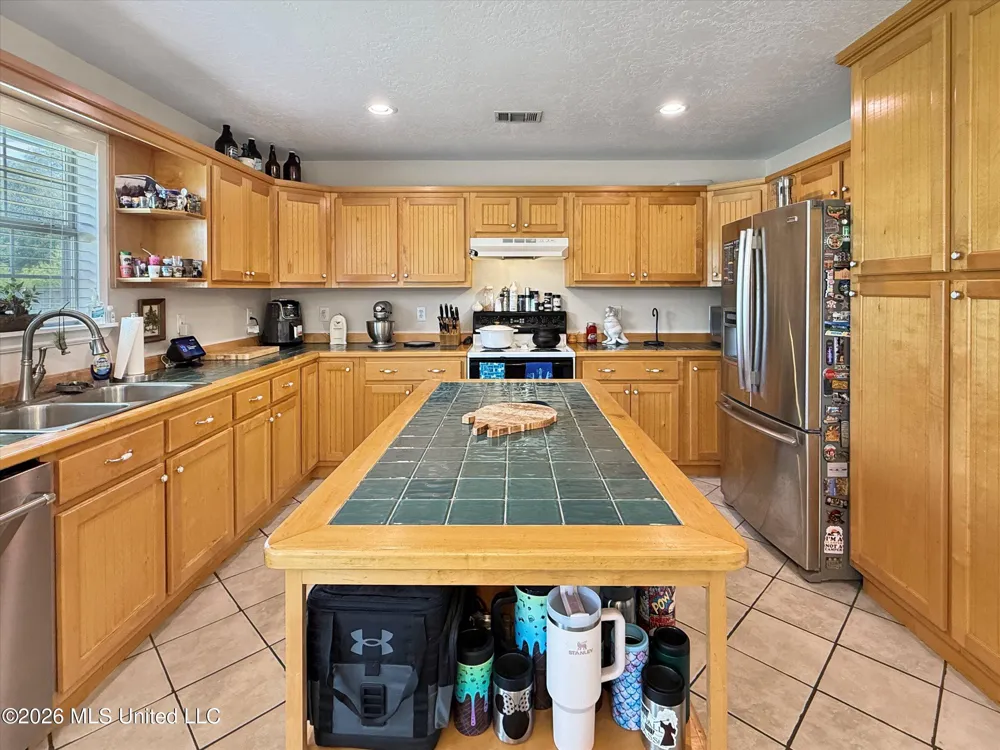 3506 Jerry Davis Road Moss Point, MS 39562