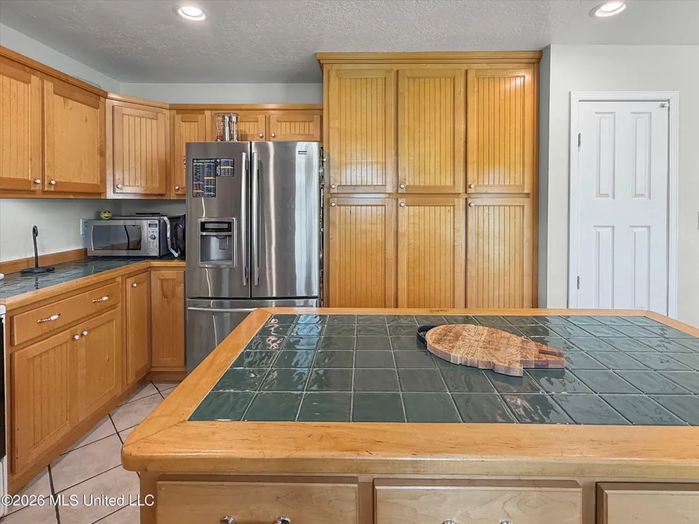 3506 Jerry Davis Road Moss Point, MS 39562