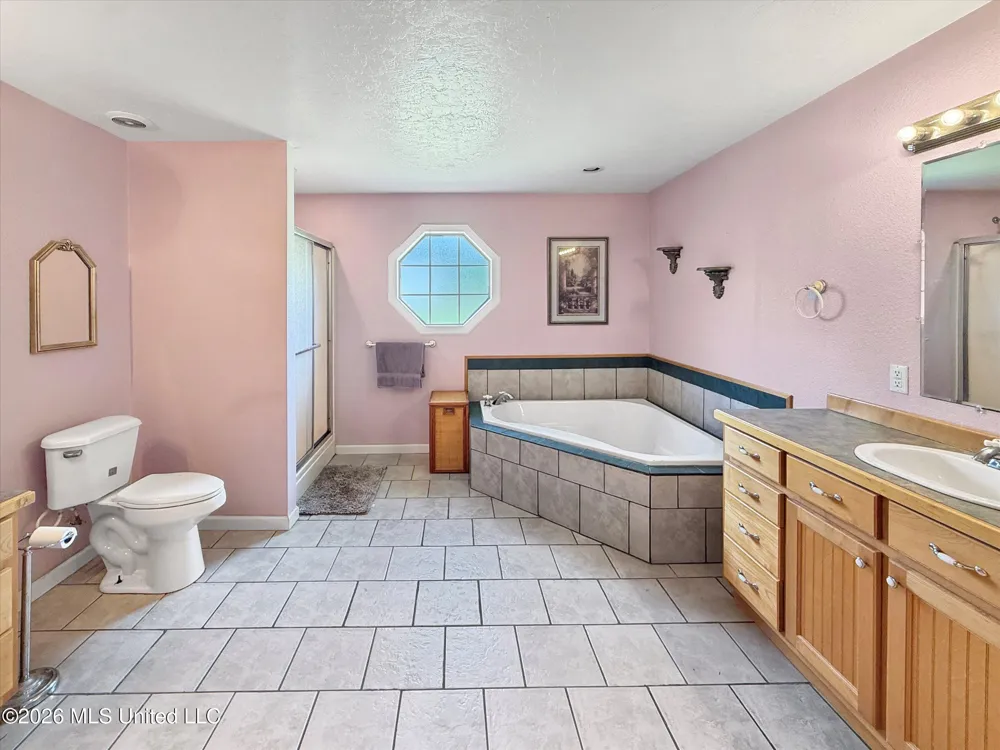 3506 Jerry Davis Road Moss Point, MS 39562